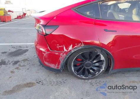 2022 Tesla Model Y Performance Dual Motor All-Wheel Drive z USA, uszkodzony, nr VIN 7SAYGDEFXNF511441